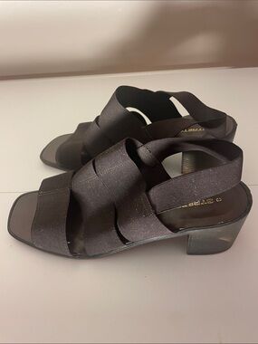 Stretchers Women's Black Strappy Low Block Heel Sandals-discolouratio on bottom
